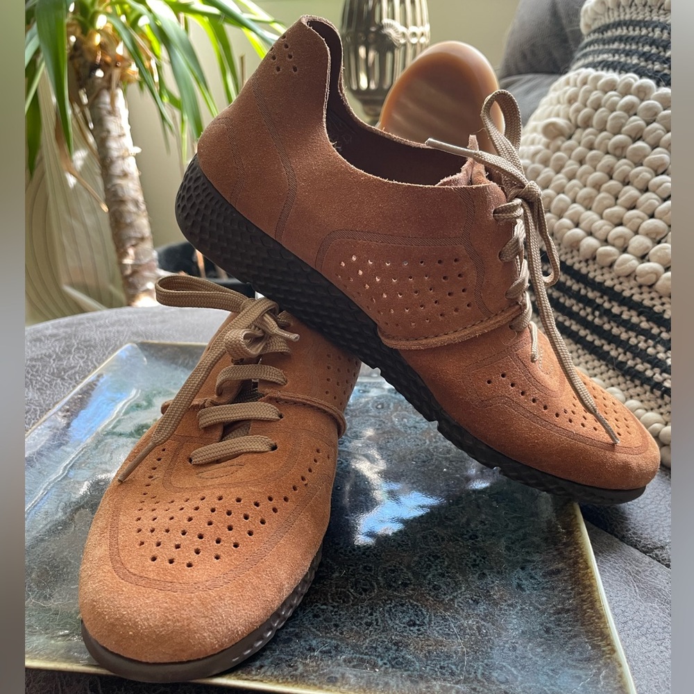 NWOT soft suede lace up shoes